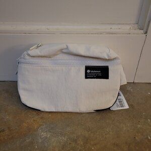 Lululemon Clean Lines Belt Bag 2L